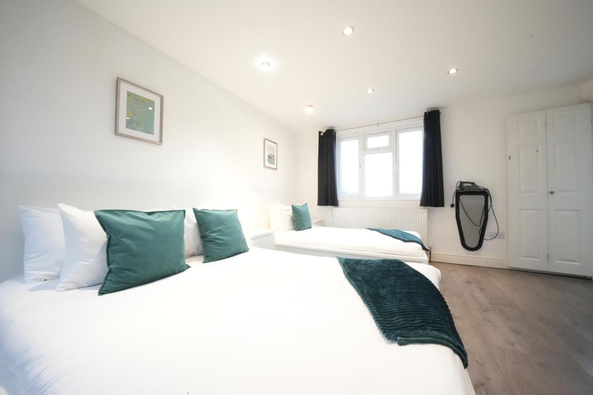 Grand Airport Ensuites *