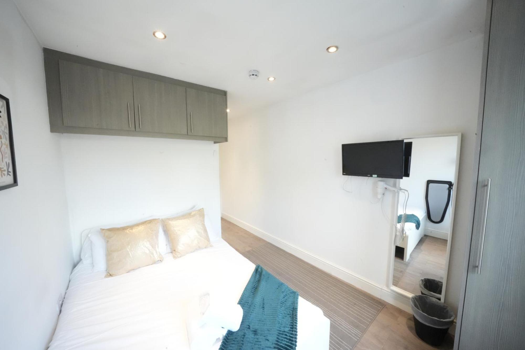 Grand Airport Ensuites * Harmondsworth