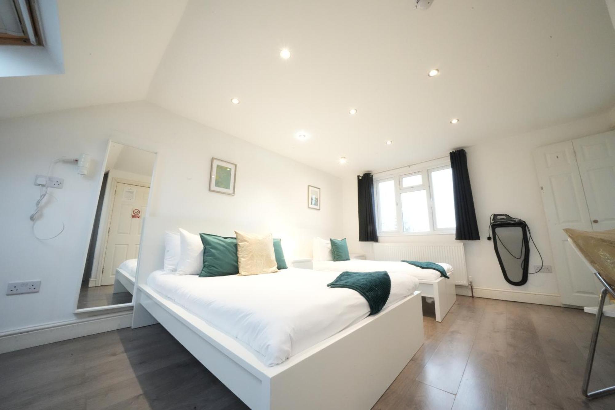 Grand Airport Ensuites *