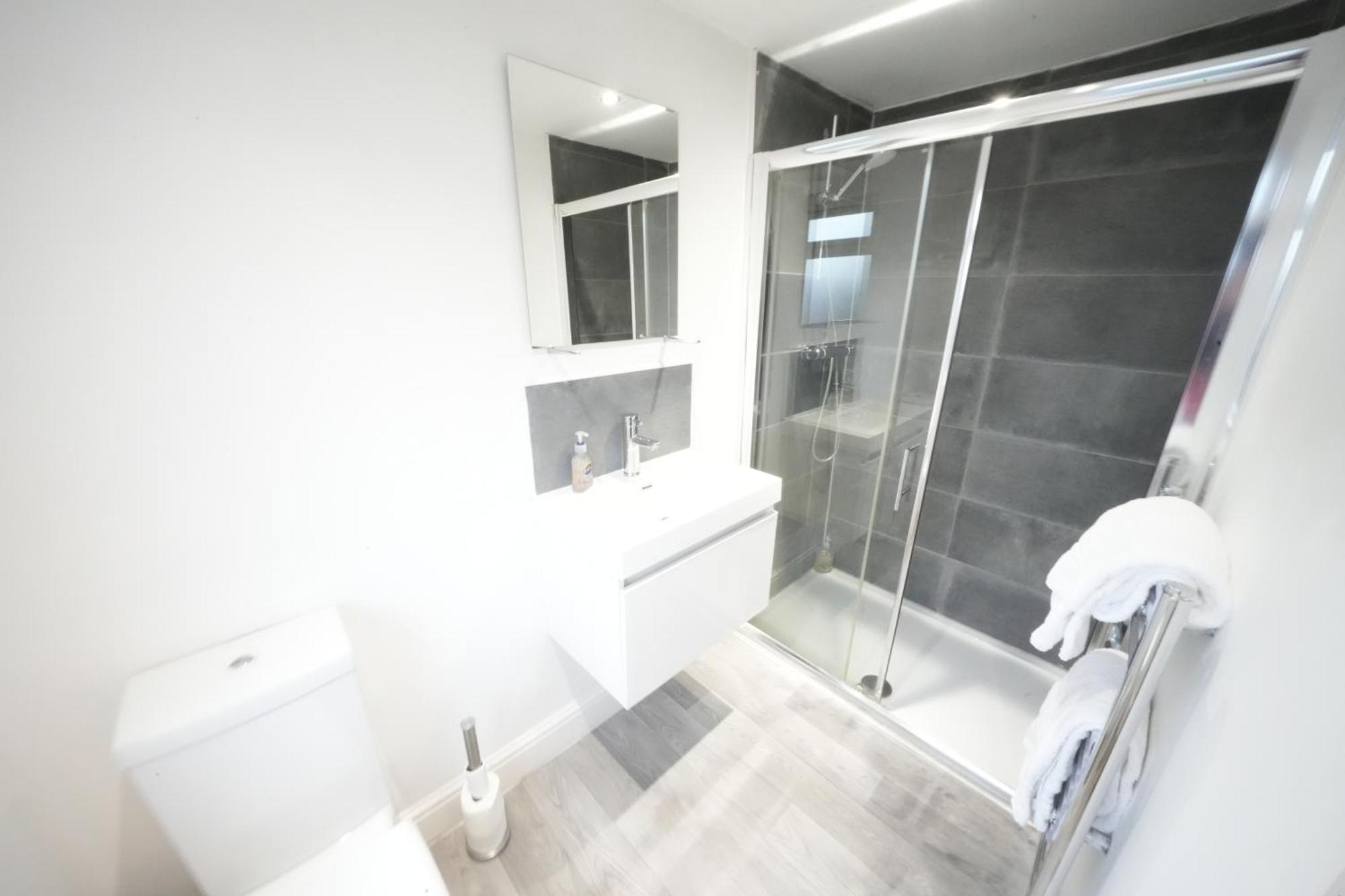 Проживание в семье Grand Airport Ensuites *
