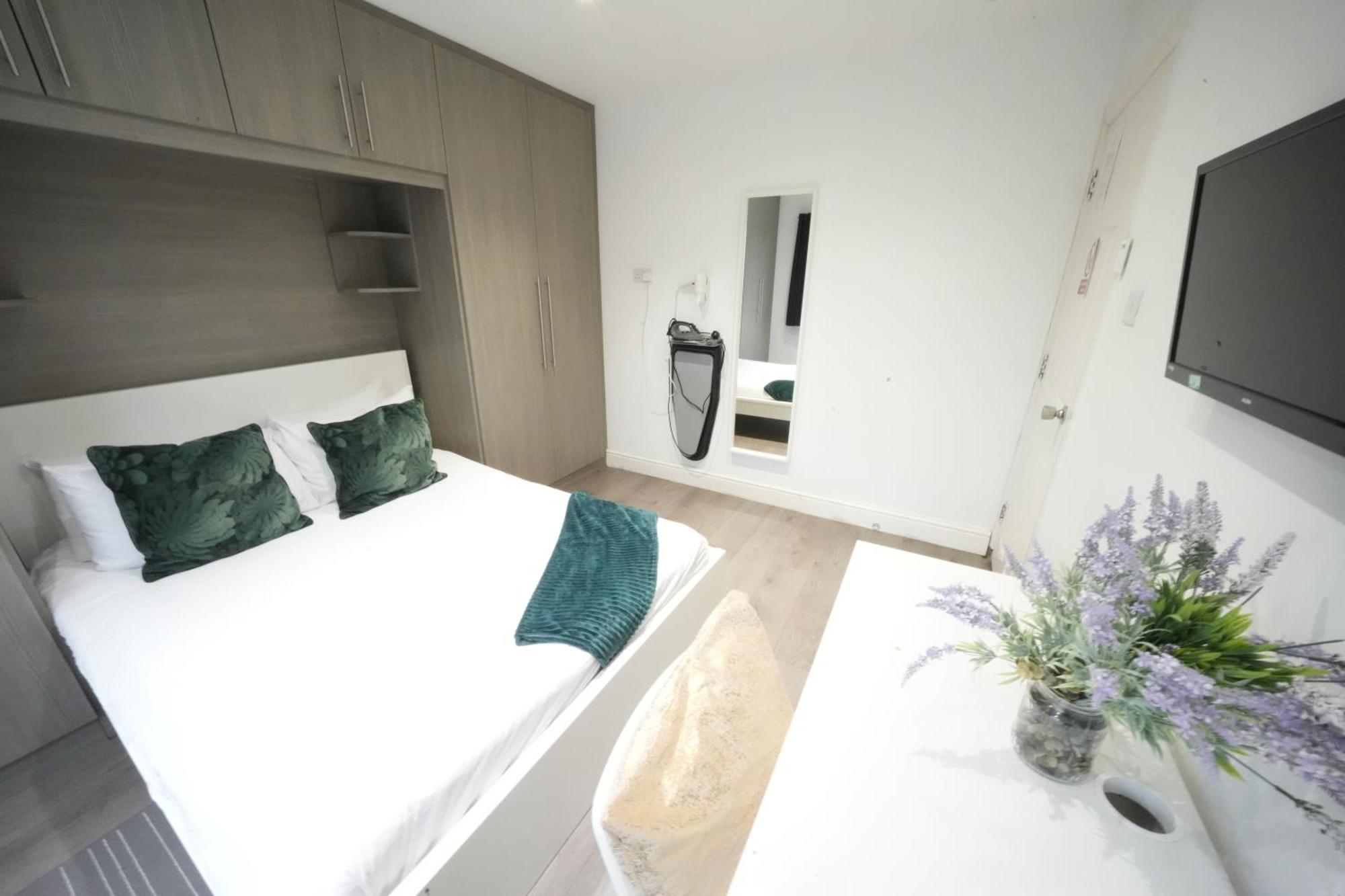 Проживание в семье Grand Airport Ensuites *