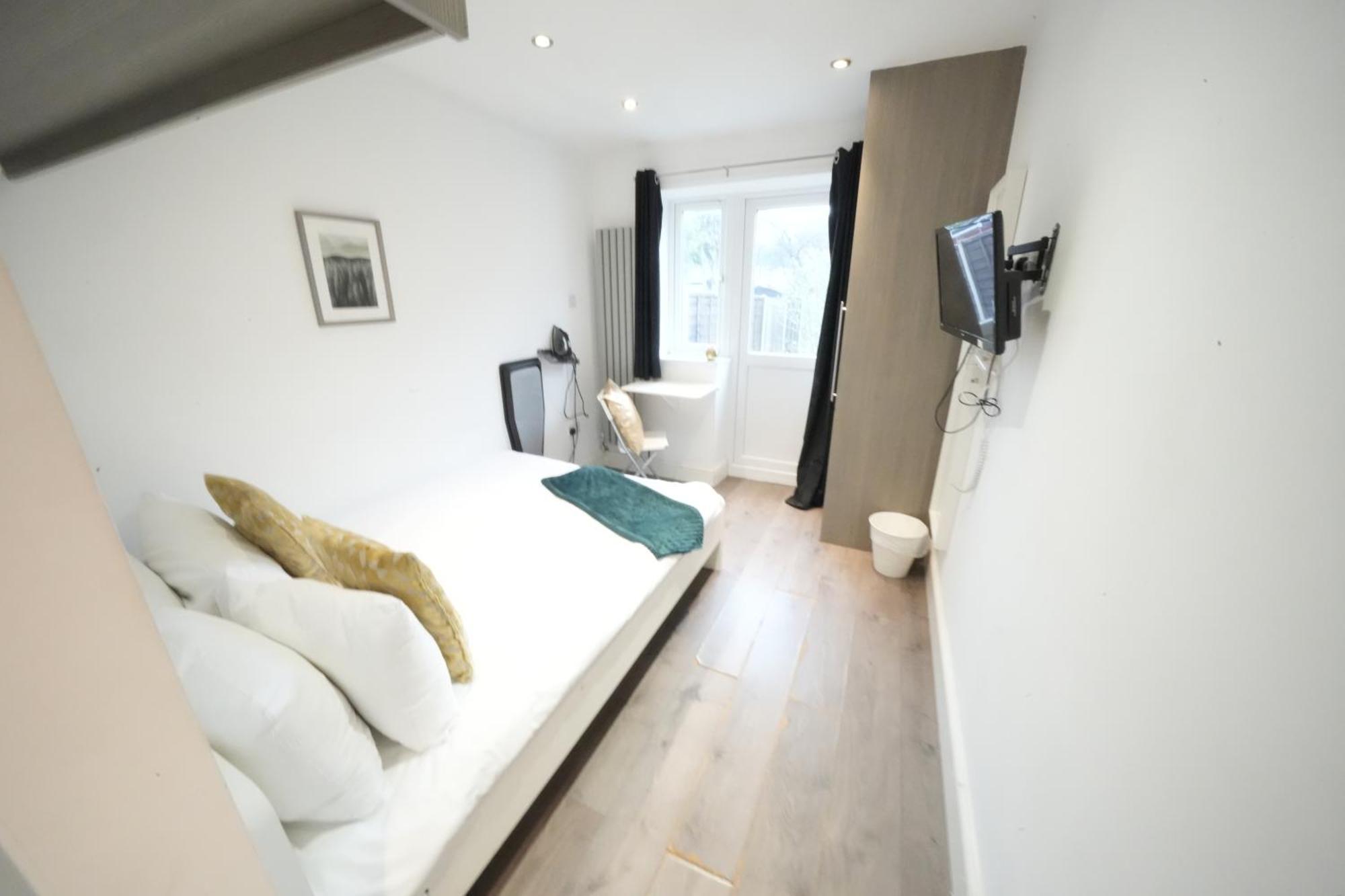 Grand Airport Ensuites * Harmondsworth