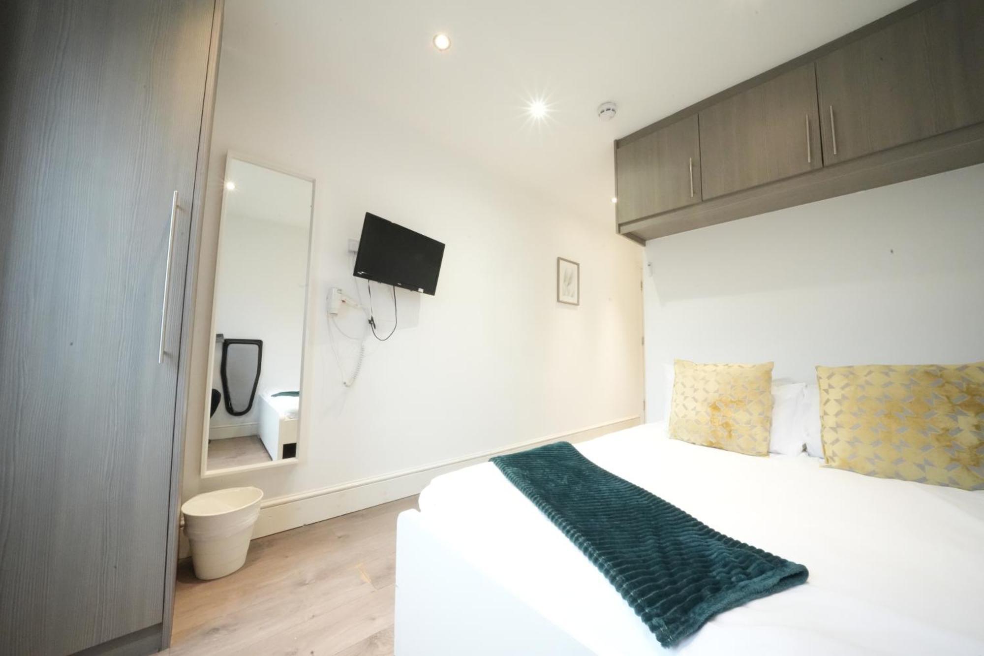 Grand Airport Ensuites Проживание в семье *