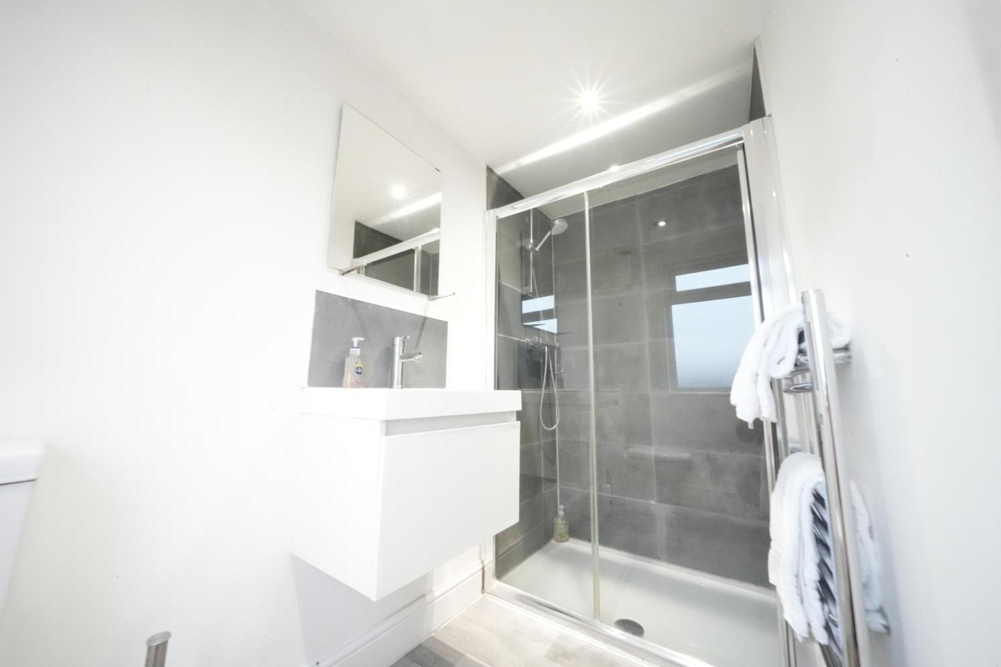 Проживание в семье Grand Airport Ensuites Хармондсворт