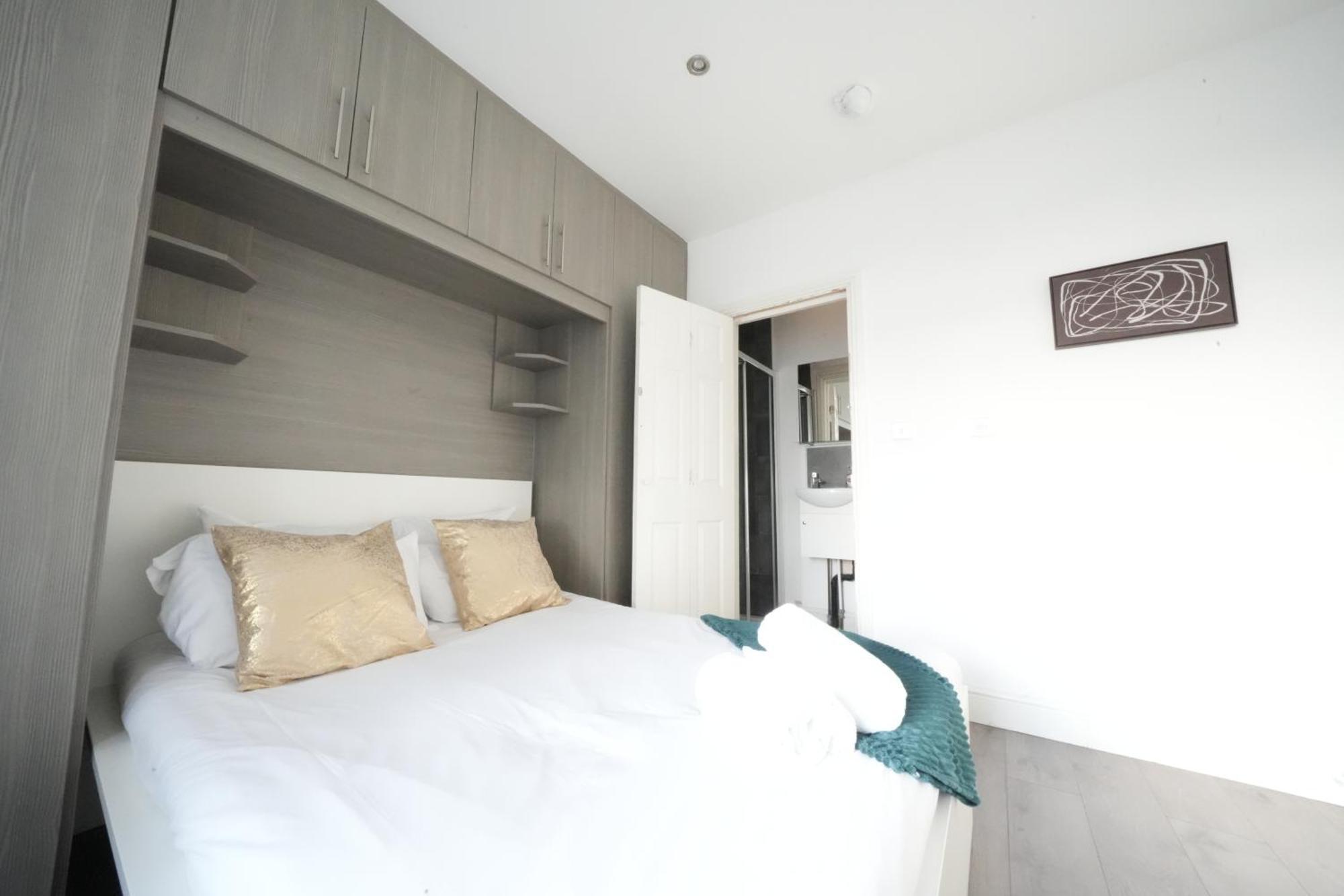 Grand Airport Ensuites Проживание в семье
